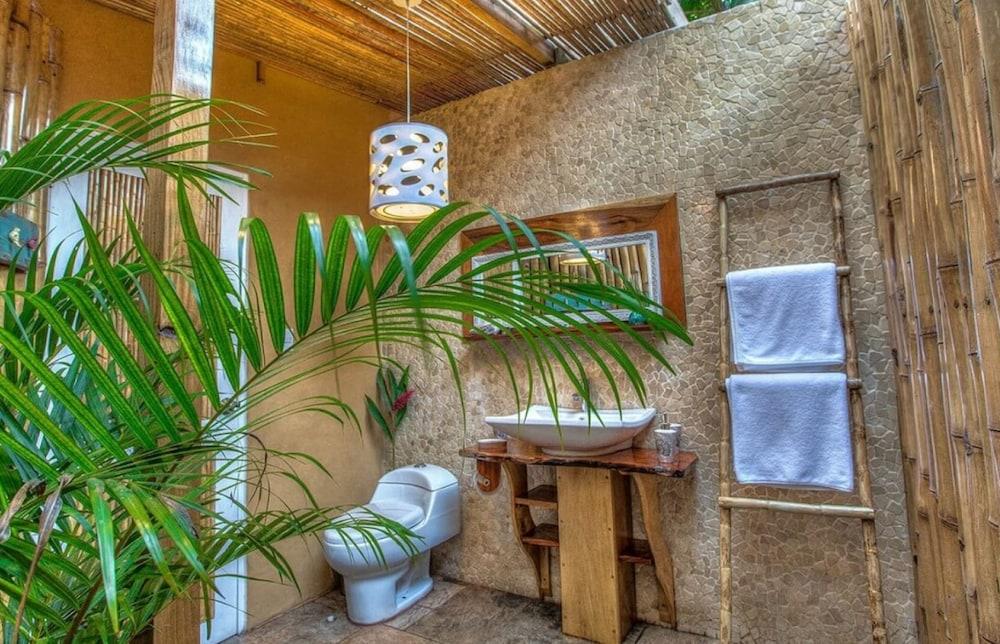 Ocho Artisan Bungalows (Adults Only) Tamarindo Exteriör bild