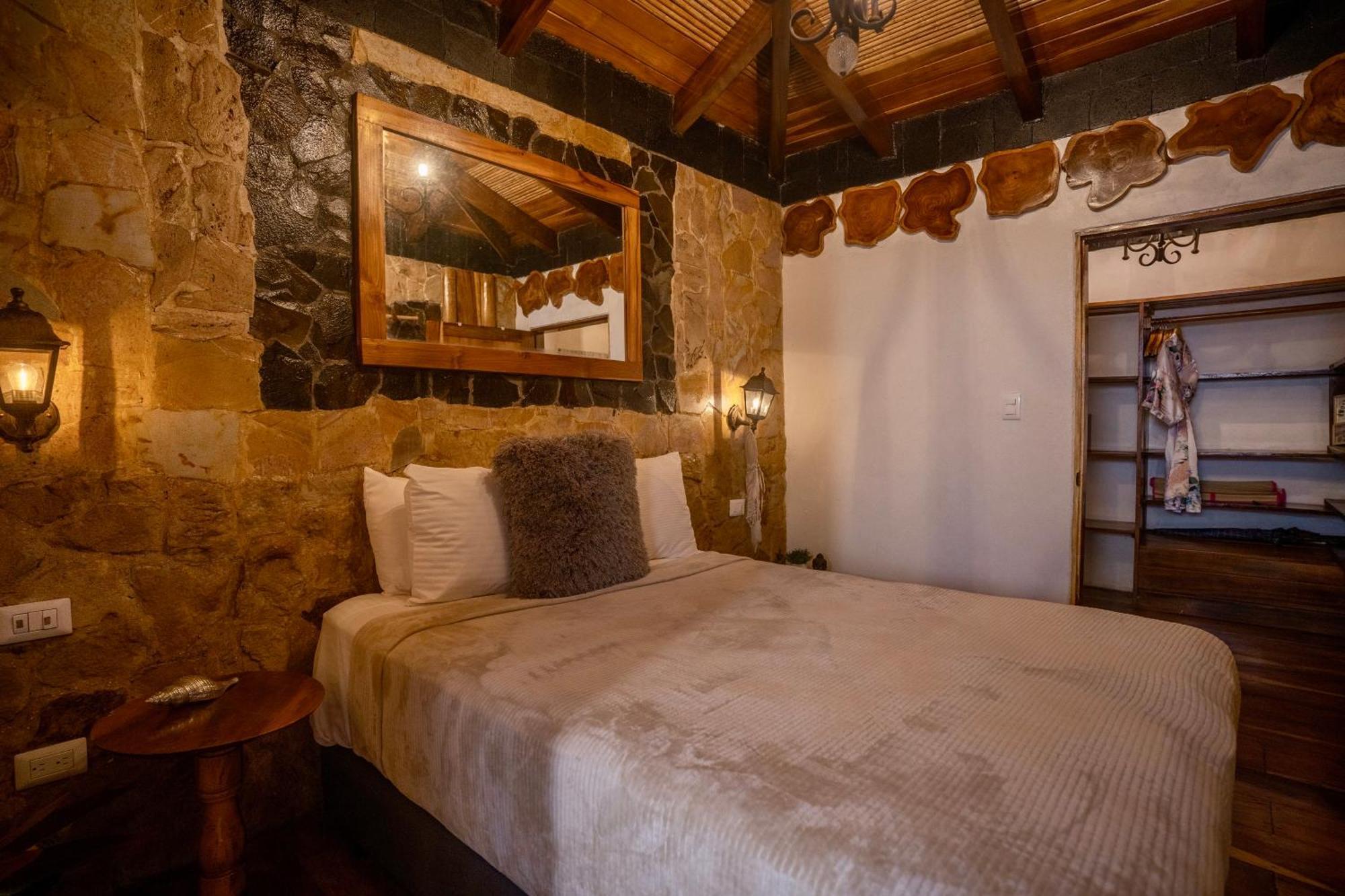 Ocho Artisan Bungalows (Adults Only) Tamarindo Exteriör bild