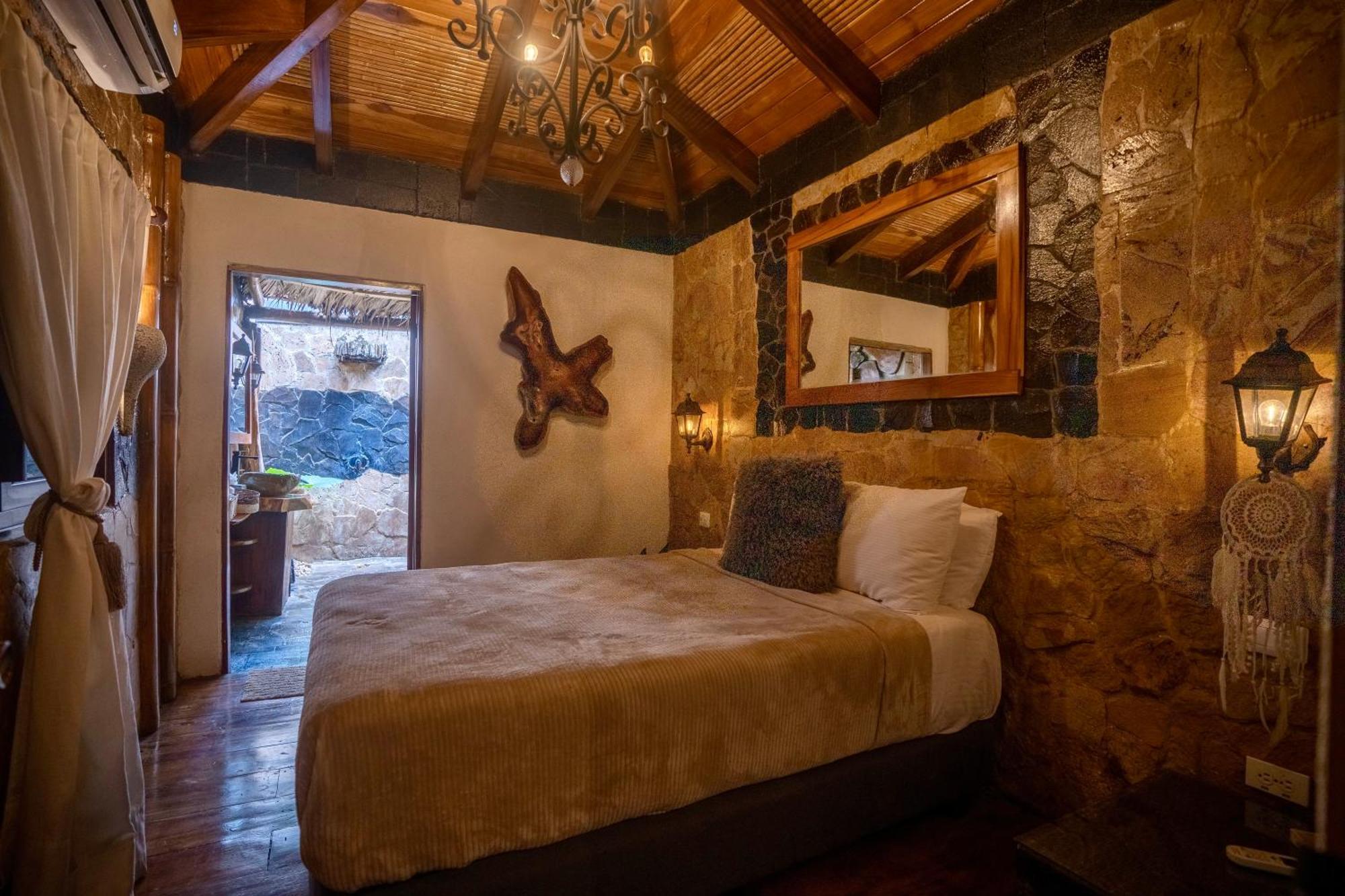 Ocho Artisan Bungalows (Adults Only) Tamarindo Exteriör bild