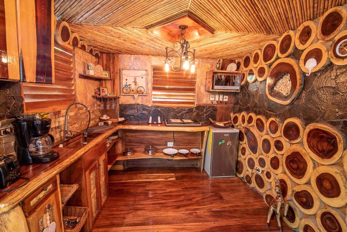 Ocho Artisan Bungalows (Adults Only) Tamarindo Exteriör bild